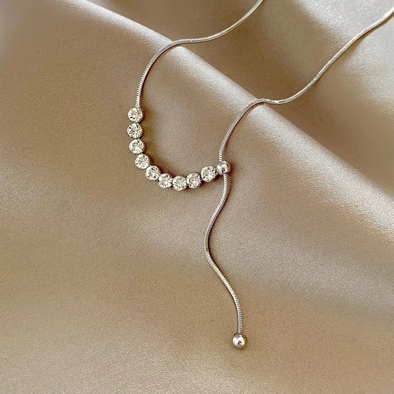 قلادة شرابة على الموضة الكورية